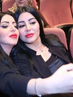 إيناس النجاروشقيقتها سوار