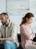 هناك كثير من الأمور تؤدي لتفاقم التوتر بين الزوجين في رمضان- مصدر الصورة: Adobe stock by LIGHTFIELD STUDIOS