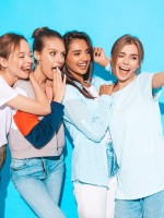 هل يقضي الذكاء الاصطناعي على الصداقة الحقيقية بين المراهقين؟ - مصدر الصورة: Freepik by halayalex