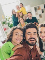 تصرفات تربك الشباب في المناسبات