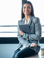 التقدم المهني للموظفة في العمل 