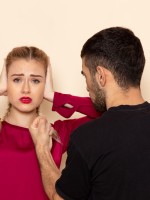 العلاقة طرق التعامل مع الزوج إذا أخطأ في حق زوجته -المصدر: freepik