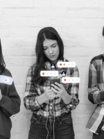 هل أسهمت "السوشيال ميديا " في زيادة جرأة المراهق؟ 