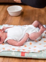 صورة لرضيع يبكي 