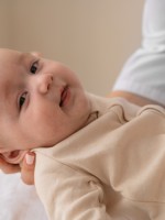 البراز الأبيض عند الرضع هل يستدعي القلق؟