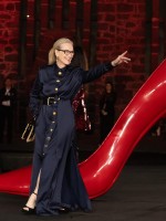 ميريل ستريب Meryl Streep  بتصميم سكياباريللي Schiaparelli - الصورة من العلامة 