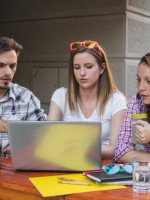 جيل زد لا يفضل الالتزام بالمكتب- المصدر freepik