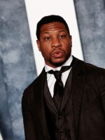 جوناثان ماجورزJonathan Majors في بيفرلي هيلز، كاليفورنيا. مصدر الصورة: Michael TRAN / AFP 