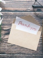 بطاقة مكتوب عليها عبارة شكراً لك 