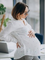 صورة لحامل تشعر بتقلصات شديدة