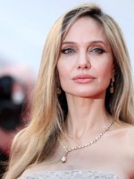 أنجلينا جولي في الدورة الـ78 من مهرجان كان السينمائي (مصدر الصورة: Monica Schipper/Getty Images)