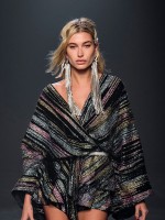 هايلي بيبر في عرض زاديغ أند فولتير -الصورة من Launchmetrics/Spotlight©