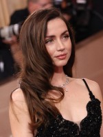 أنا دي أرماس بحفل غودلن غلوب 2026 Ana de Armas attends the 83rd annual Golden Globe Awards (Photo by Michael Tran / AFP) / -- IMAGE RESTRICTED TO EDITORIAL USE - STRICTLY NO COMMERCIAL USE --