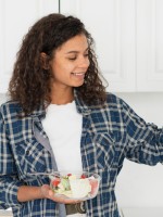 تناول الأكل في النصف الثاني من اليوم يبطيء التمثيل الغذائي- المصدر freepik