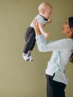 صورة لأم مع مولودها