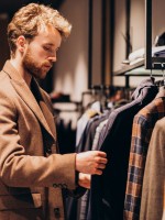 تفسير حلم الملابس للرجل في المنام