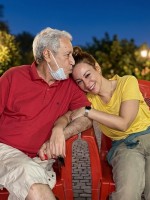 منة شلبي ووالدها الراحل - الصورة من حساب فيفي عبده على انستغرام