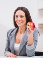 ماذا يحدث لجسمكِ عند تناول التفاح يومياً؟