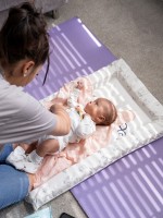 صورة لطفل يعاني من الامساك