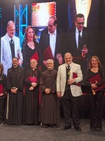 مراسم التكريم في حفل الافتتاح - الصورة من المركز الإعلامي