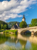  بحيرة بوهينج تقع في قلب متنزه تريجلاف الوطني