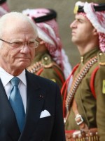 الملك كارل غوستاف السادس عشر في القصر الملكي في عمان (King Carl Gustav XVI at the Royal Palace in Amman). مصدر الصورة: Khalil MAZRAAWI / AFP