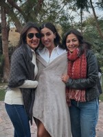 دينا الشربيني مع رنا أبو الريش ويسر طاهر