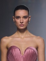 حِيل لإخفاء المسام الواسعة بالمكياج