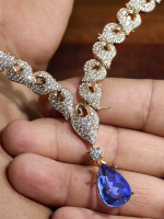 طقم المجوهرات الراقية Ivy Tanzanite من دار "معوض"