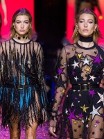 هايلي بيبر Hailee Bieber في عرض إيلي صعب -الصورة من Launchmetrics/Spotlight ©