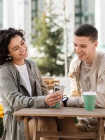 الرجل الكتوم ينجذب بشدة أمام الحنية واللطف والمظهر الجذاب- مصدر الصورة:  Freepik