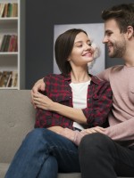  الاهتمام يكمن في التفاصيل الصغيرة التي تشعر زوجتك بأنها أولوية في حياتك - المصدر: magnific