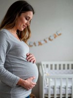 صورة لحامل تستعد لاستقبال مولودها