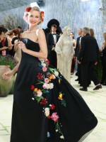 نعومي واتس Naomi Watts في حفل ميت غالا 2026 - (Photo by ANGELA WEISS / AFP)