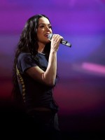كاتي بيري في إنغلوود، كاليفورنيا (Katy Perry in Inglewood, California). مصدر الصورة: Amy Sussman/Getty Images for FIREAID/AFP