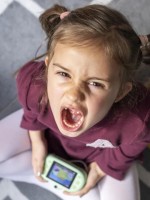 صورة لطفلة غاضبة