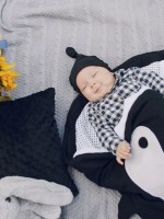 صورة لمولود يرتدي ملابس ثقيلة