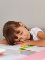 صورة لطفلة متعبة