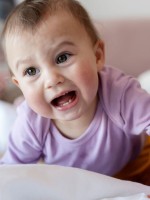 صورة لطفل يعاني من مشاكل التسنين