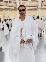 أحمد السعدني أثناء أداء مناسك العمرة