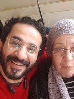 أحمد حلمي ووالدته الراحلة - الصورة من حساب أحمد حلمي على انستغرام