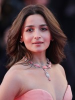 عليا بهات  Alia Bhatt في افتتاح مهرجان كان السينمائي 2026 (مصدر الصورة: Neilson Barnard/Getty Images)