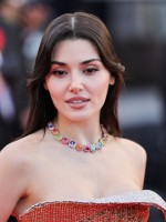 هاندا أرتشيل Hande Ercel  في اليوم الثاني من مهرجان كان السينمائي 2026( مصدر الصورة:  Neilson Barnard/Getty Images)