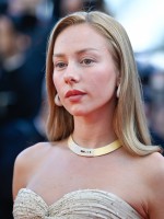  إيستر إكسبوزيتو Ester Expósito في مهرجان كان 2026 -مصدر الصورة Stephane Cardinale - Corbis/Corbis via Getty Images)