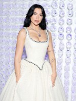 النجمة دوا ليبا Dua Lipa- (مصدر الصورة Cindy Ord/MG23/Getty Images for The Met Museum/Vogue)