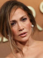 جينيفر لوبيز Jennifer Lopez في حفل توزيع جوائز المحافظين 2025. مصدر الصورة: VALERIE MACON / AFP
