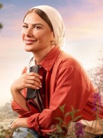 صبا مبارك على الملصق الدعائي لمسلسل ورد على فل وياسمين - الصورة من صفحة منصة شاهد على إنستغرام