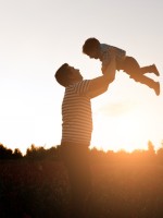 الدور الأبوي يساعد الرجال على تخطي التوتر- المصدر freepik