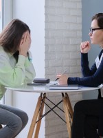 صورة لطفلة مراهقة تعاني من الاكتئاب