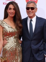 جورج كلوني George Clooney وأمل كلوني Amal Clooney في قاعة رويال ألبرت بلندن. مصدر الصورة: Adrian Dennis / AFP